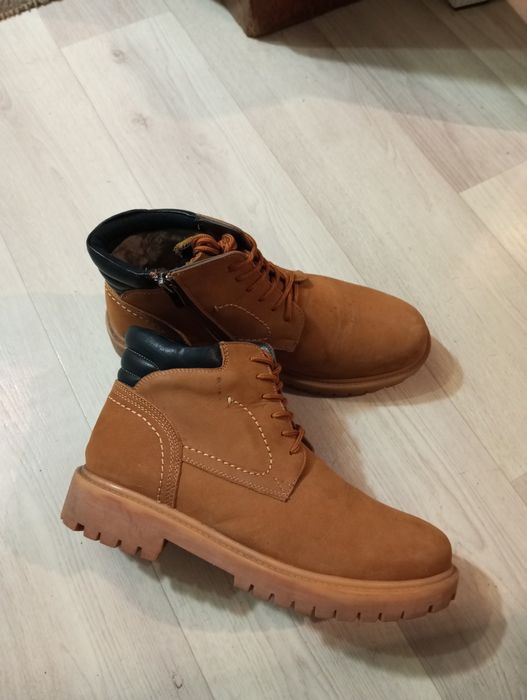 Ботинки кожанные,на цигейке