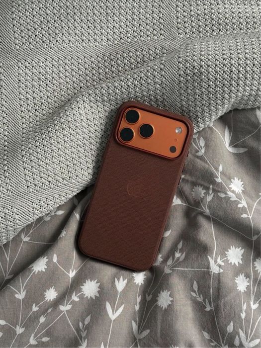 17 PRO MAX с гарантий на год