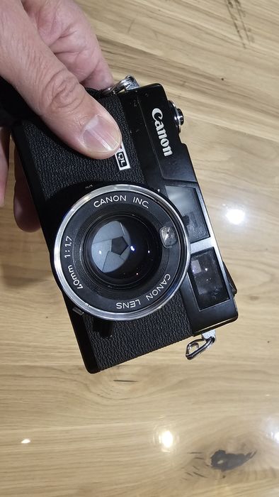 Cameră Canon Canonet QL17 GIII G3 pe film, în stare excelentă, neagră.