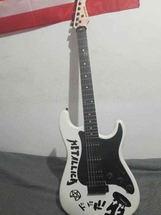 Электро гитара в форме Stratocaster от фирмы Rockstyle
