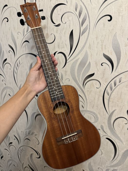 Укулеле, R.Empire