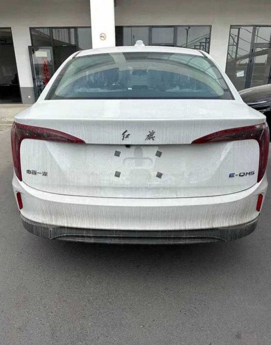 Hongqie e-qm5 610 km pod zakaz