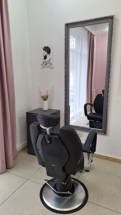 Coleg/colega  frizerie si coafor  zona centrala