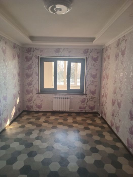 10 mikrayon da uy sotiladi 2 xonaliy yangi plonrovka