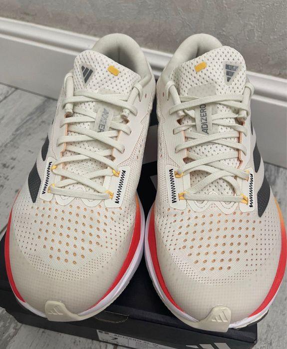 Кроссовки женские