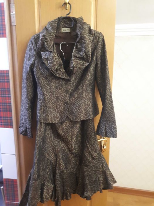 Костюм из тафты размер 46 ( европ 38)