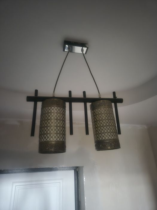 Продам  люстры состояние новых