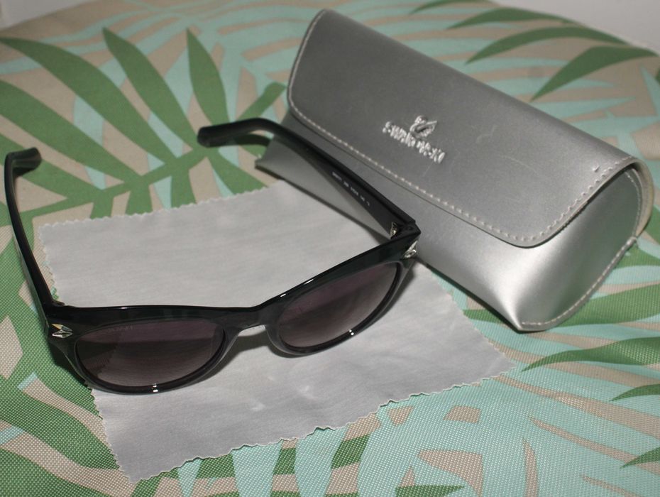 Оригинални дамски слънчеви очила SWAROVSKI, пълен комплект