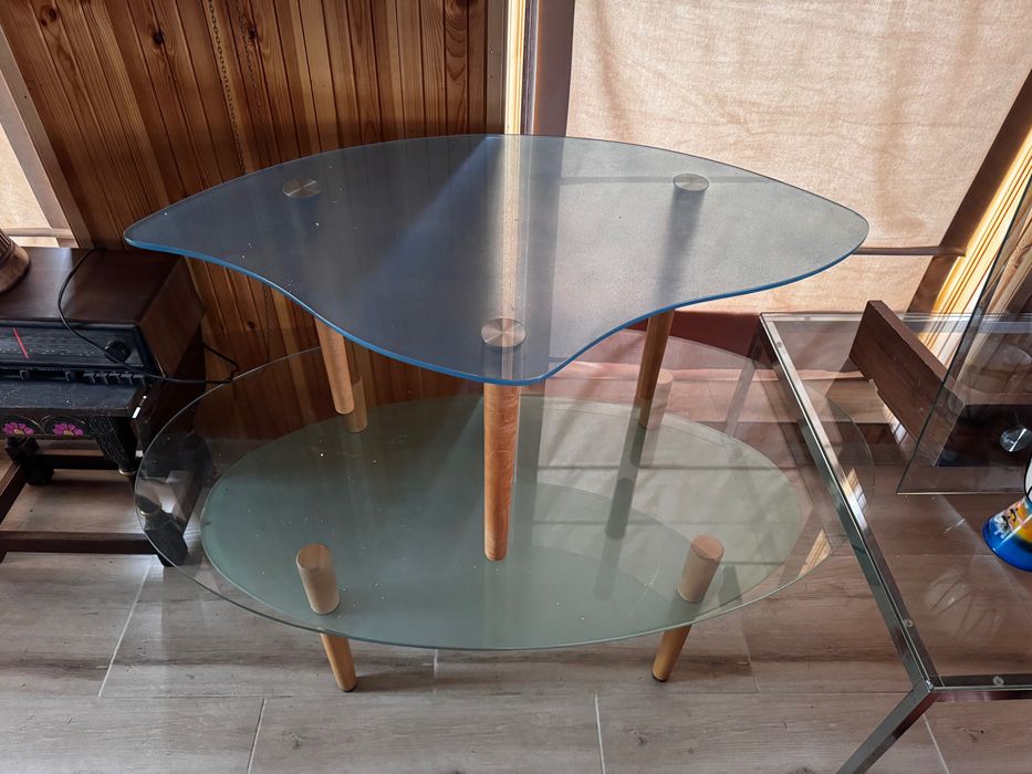 Дървени и стъклини маси