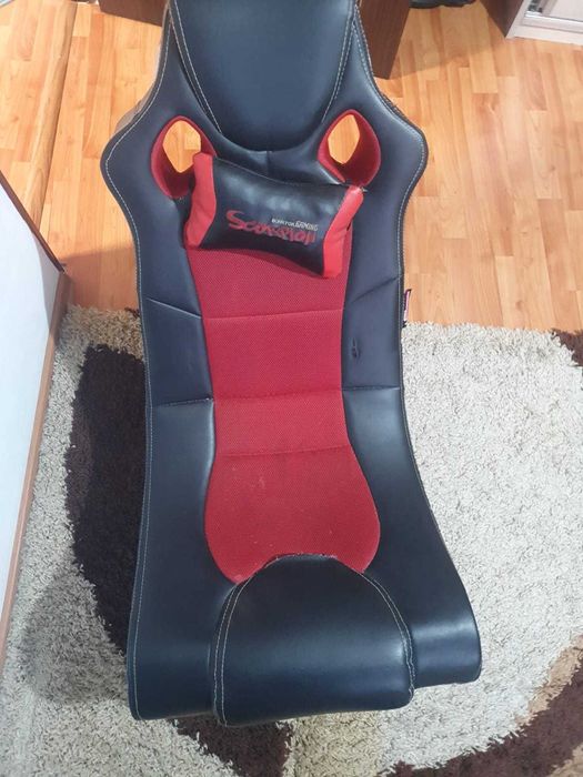 Scaun gaming balansoar cu muzica