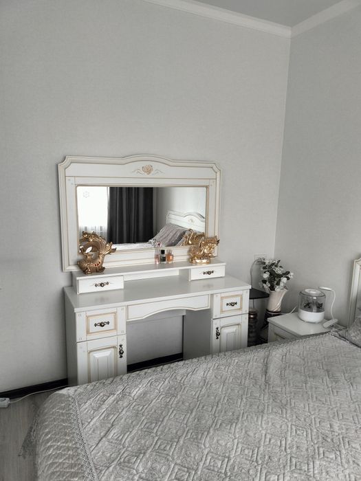 Продается спальный гарнитур