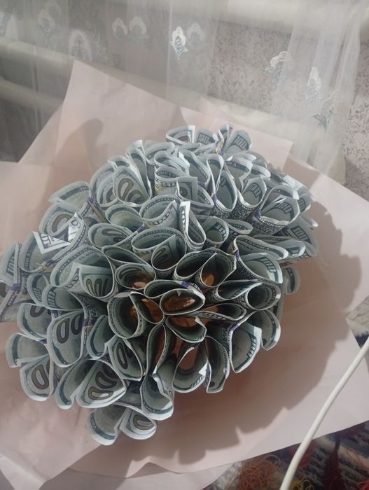 Букет,из долларов не настоящии