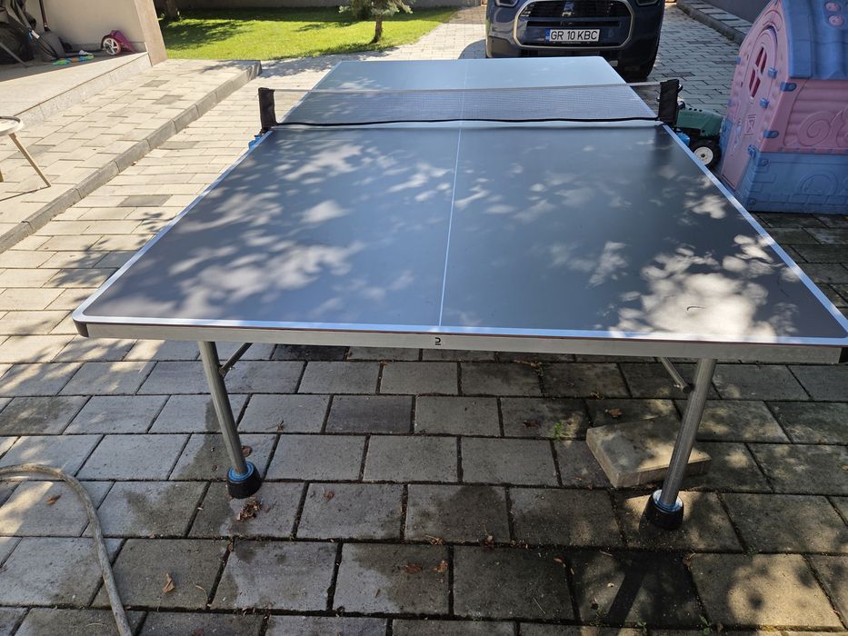 Vând masa de tenis