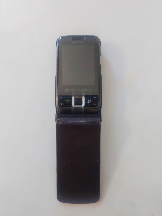 Мобильные телефоны и зарядки