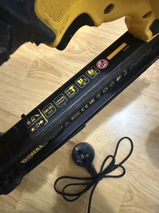 Такер Dewalt DCN692