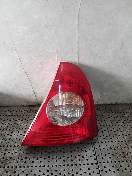 Stop tripla lampa dreapta renault clio 2 89023923 8200071414