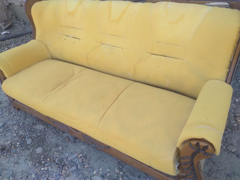 Перетяжка мягкой мебели любой сложности и всех видов