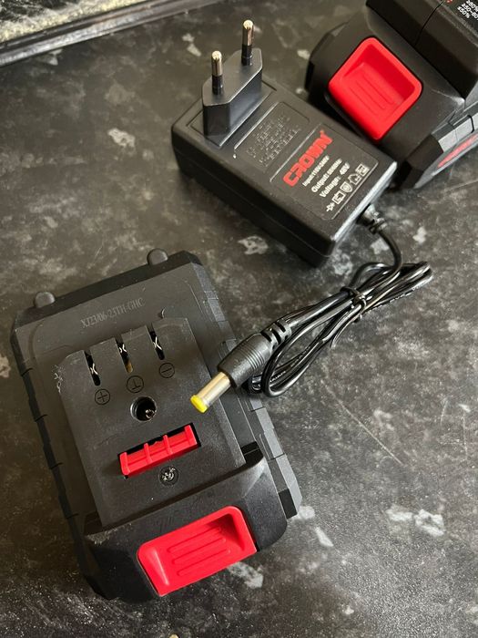 Шуруповерт CROWN