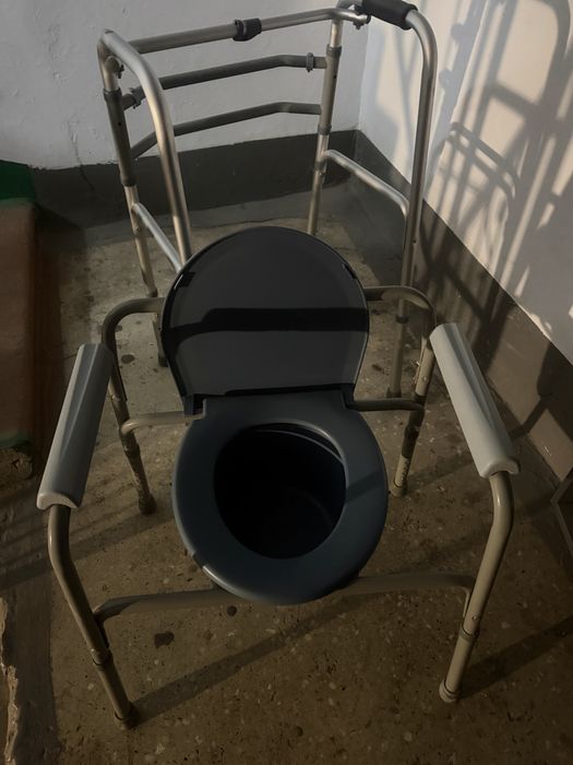 Продам ходунки и био туалет