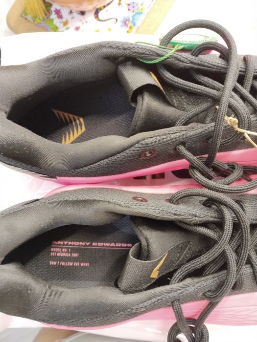 Adidas кроссовки.