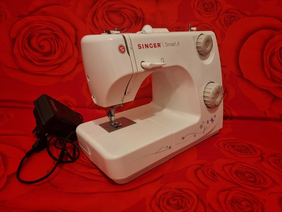 Se vinde masina de cusut Singer Smart II