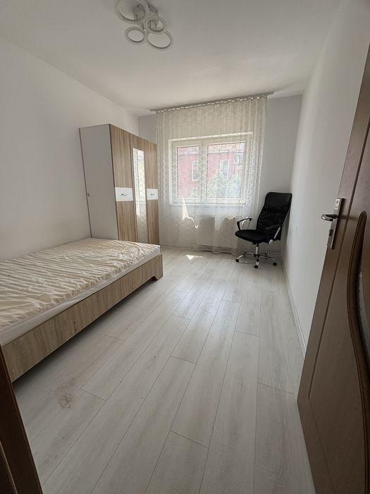 Dau in chirie ap 3 camere in zona Intre Lacuri