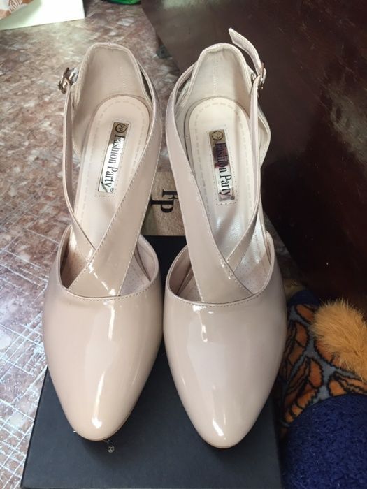 Продам новые туфли лодочки