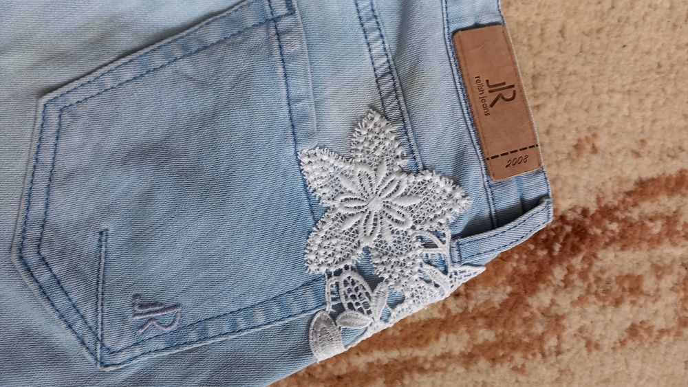 Дънки с  дантела