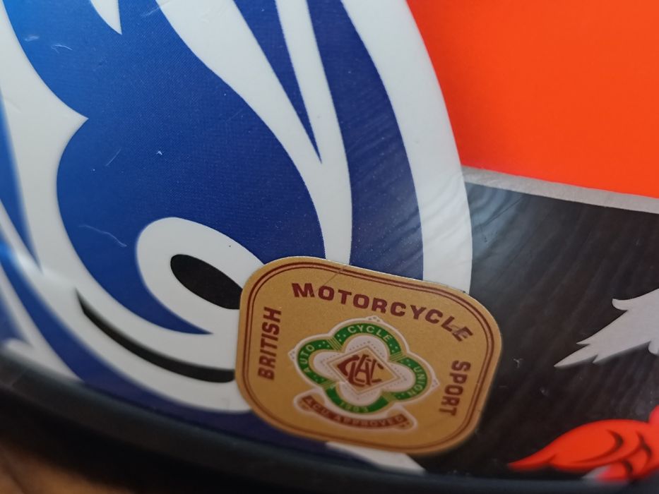 Мото шлем от итальянского бренда AGV