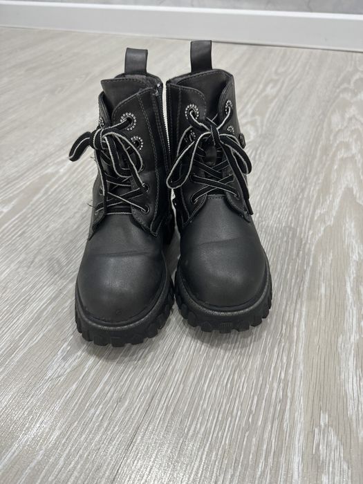 Продам детский зимний обувь