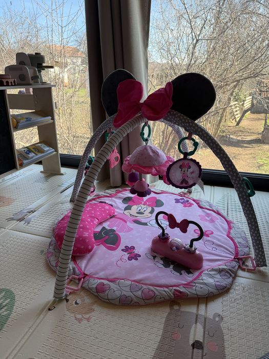 Активна гимнастика на Minnie mouse