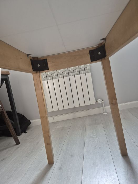 Стол в помещение