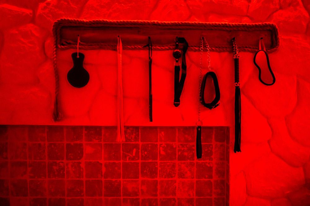 DISCRET-RED ROOM-Regim hotelier-BDSM-Apartament Jacuzzi