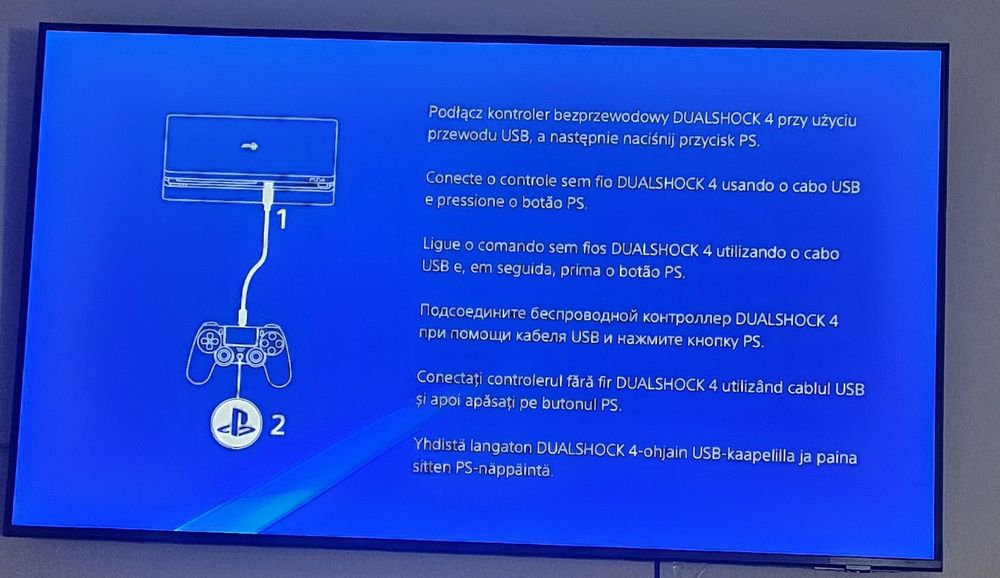 Vând playstation 4  slim  1TB