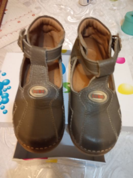 Срочно продам детские сандалики