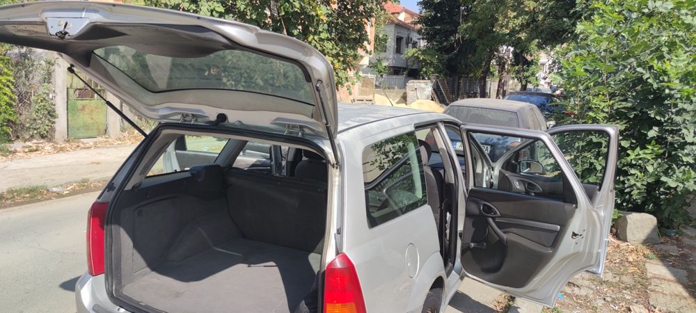 Форд фокус 2000 год, 1,6 бензин, 346000км, без ръжда, ford focus