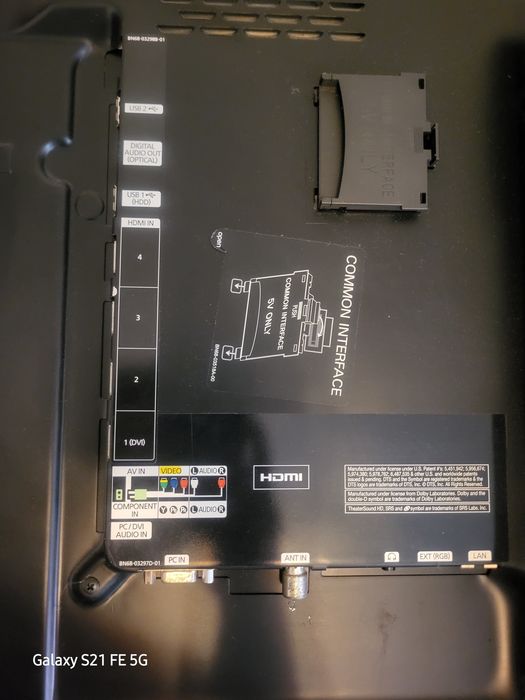TV Samsung 32" – Full HD – cu suport de perete