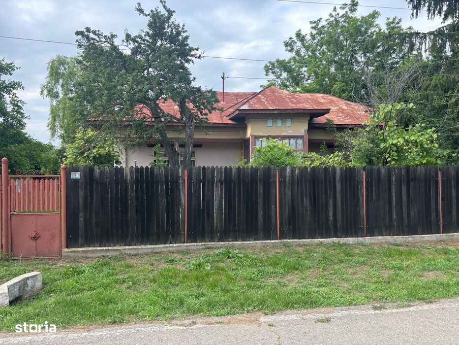 Casa De Vanzare+Anexe, Teren=2775 Mp