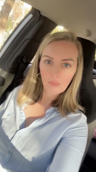 Автоинструктор Женщина инструктор по вождению.