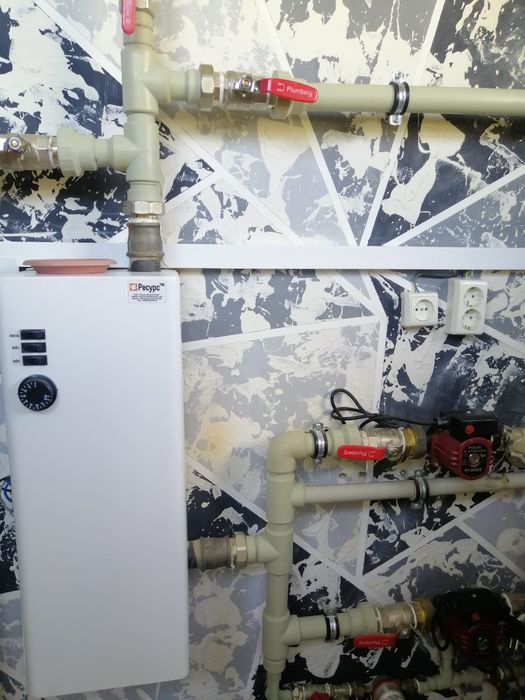 СРОЧНО!! СРОЧНО!! ПРОДАЁТСЯ ДОМ, в хорошем районе