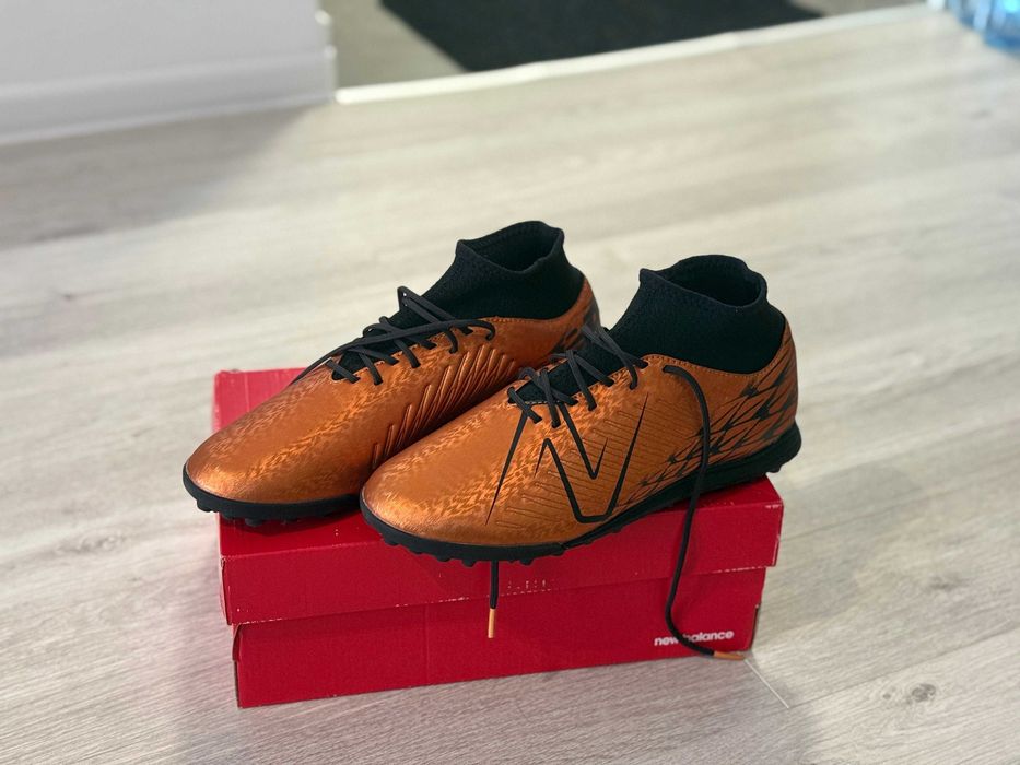 Ghete de sintetic New Balance NOI!