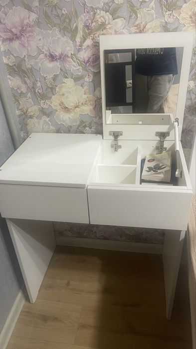 Продается туалетный столик