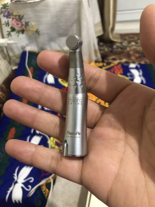 Угловой наконечник