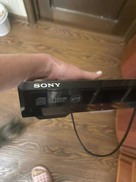 Продаю DVD-проигрыватель, работает идеально