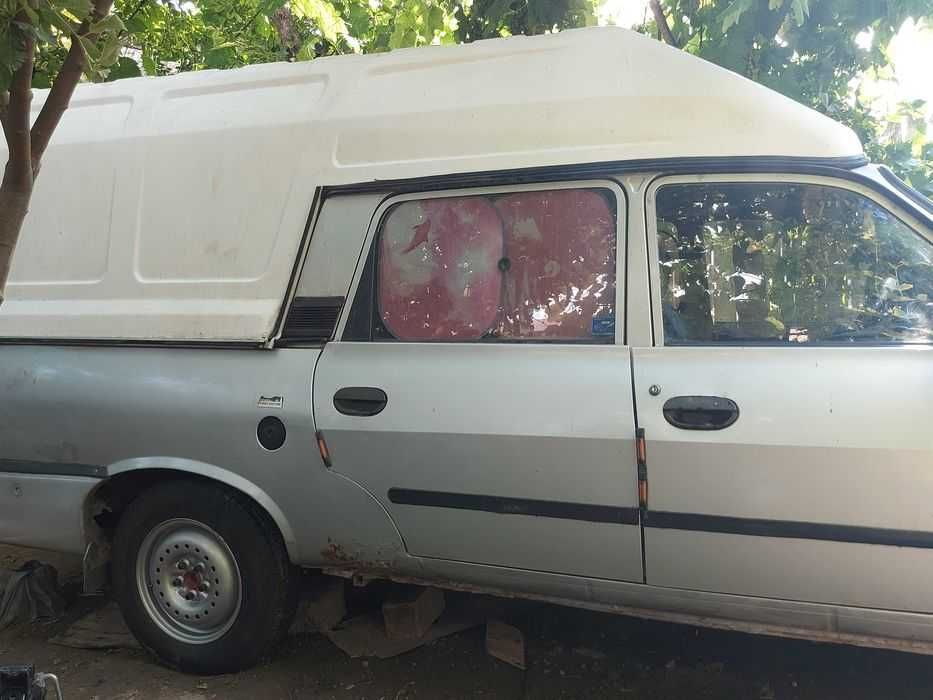 Vind carlinga Dacia papuc 1307 5 locuri 550 lei perfecta stare și multe pese dacia