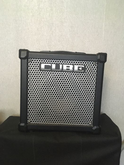Продам комбоусилитель Cube 20GX