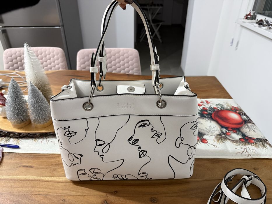 Дамска чанта с къси дръжки и една дълга