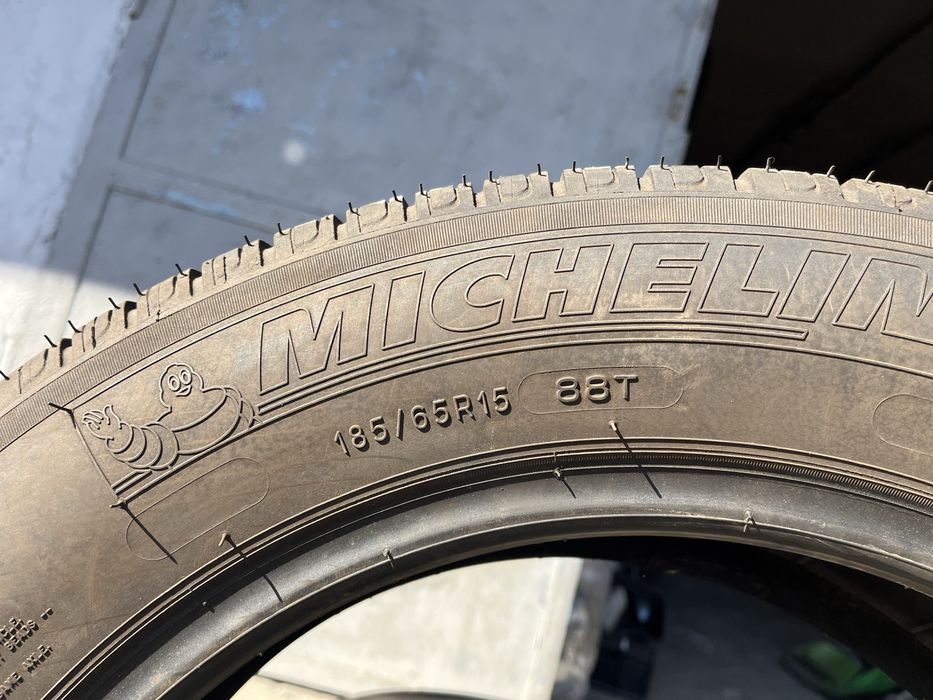 2 бр. летни гуми 185/65/15 Michelin 4,5-5 mm DOT 1517