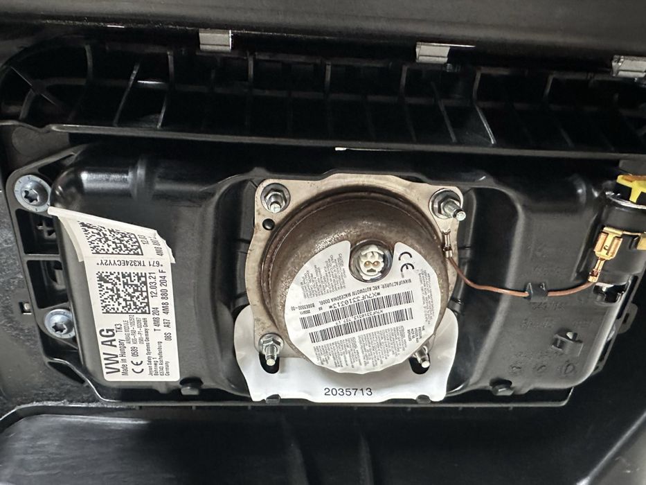 Audi Q8 /Q7 Facelift Кожено табло със еърбег 4M8857001A