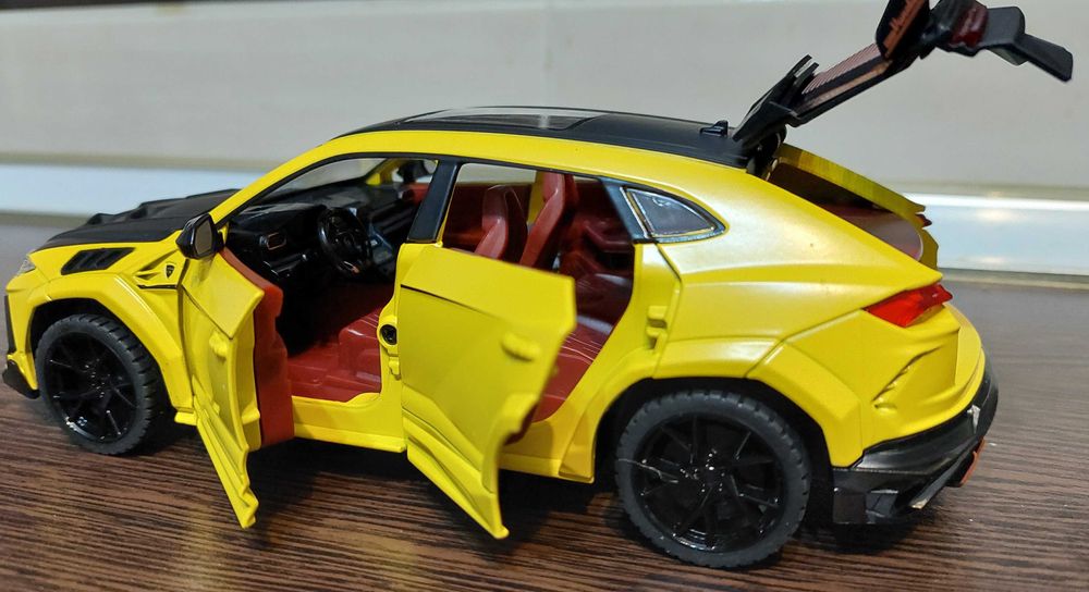 Masina Lamborghini Jucarie Macheta NOUA CUTIE